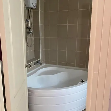 Denize 800 M Uzaklikta Villamiz * Aksu (Antalya)